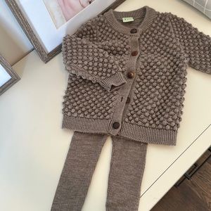 Fub knit set. Size 18 mos top, 12 mos bottom